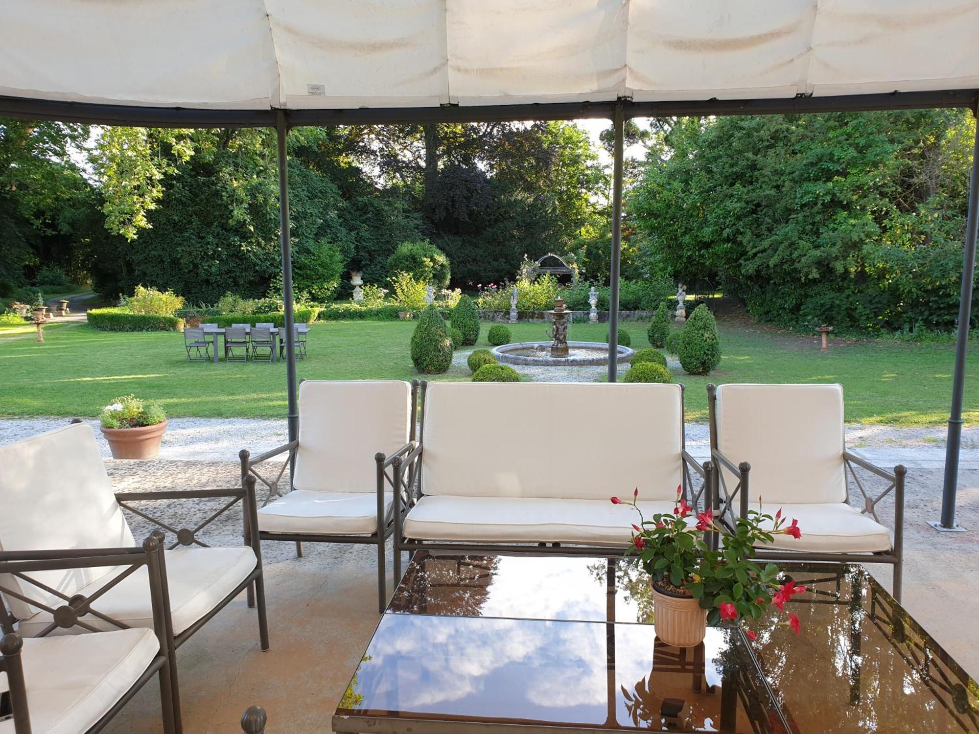 La Des Arts Guest house *